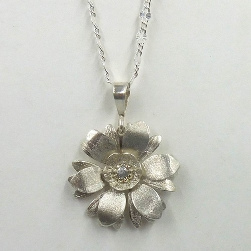 Click to view detail for DKC-2084 Necklace, Sterling Silver Flower $260